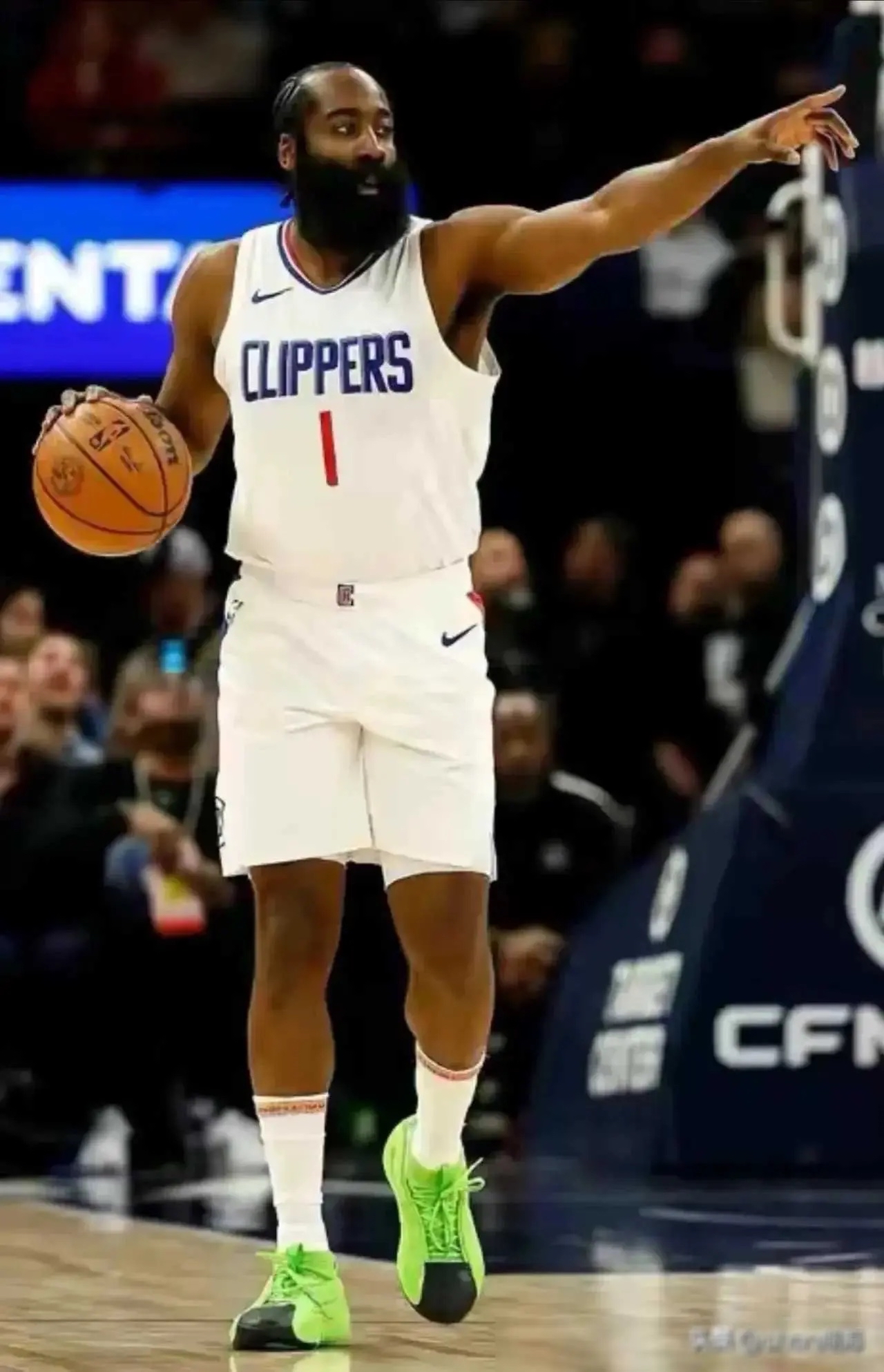 亚博体育-雄鹿不断突破！，蒂姆连续十五场比赛得分超过夺冠全场沸腾不已的简单介绍