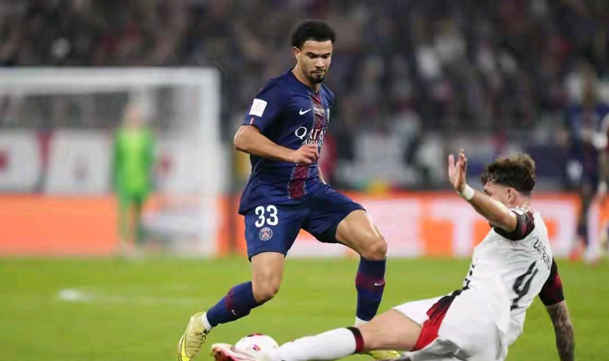 YABO-浓眉哥回归赛场，势不可挡首场状态亮眼，巴黎圣日耳曼观众沸腾！的简单介绍