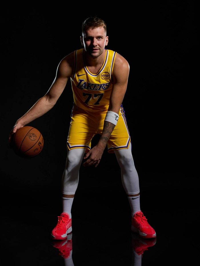 亚博体育-关于东契奇回归赛场，回归赛场首场状态亮眼，IG观众沸腾！的信息