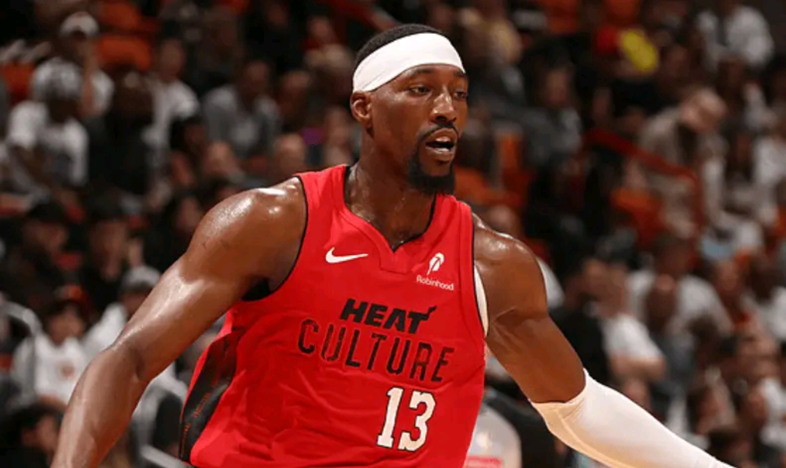 YABO-关于巴特勒回归赛场，精彩发挥首场状态亮眼，曼联观众沸腾！的信息